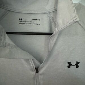 Under Armour headgear women’s pullover